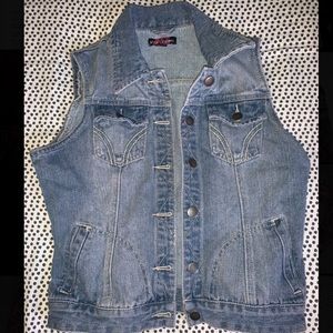 Vintage wash denim vest